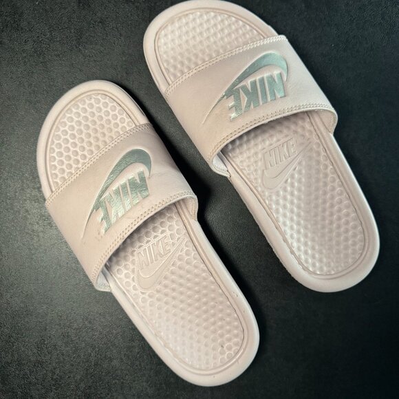 Pink Nike slides Size 6 - 359 - Picture 3 of 4